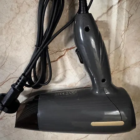 Modern 4 Private Kitchenette And Bathroom *