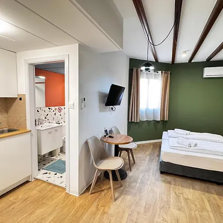 Modern 4 Private Kitchenette And Bathroom Lägenhet