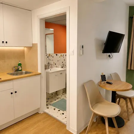 Apartament Modern 4 Private Kitchenette And Bathroom Limassol