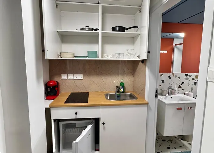 Modern 4 Private Kitchenette And Bathroom * Limasol