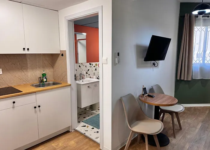 Modern 4 Private Kitchenette And Bathroom * Limasol