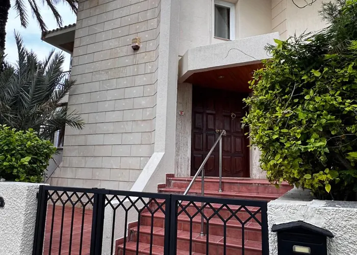 Modern 4 Private Kitchenette And Bathroom Apartman *