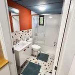 Apartmán Modern 4 Private Kitchenette And Bathroom *