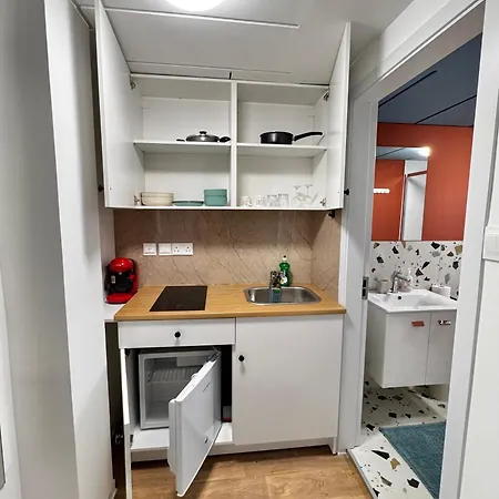 Modern 4 Private Kitchenette And Bathroom * Limasol