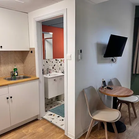 Modern 4 Private Kitchenette And Bathroom * Limasol